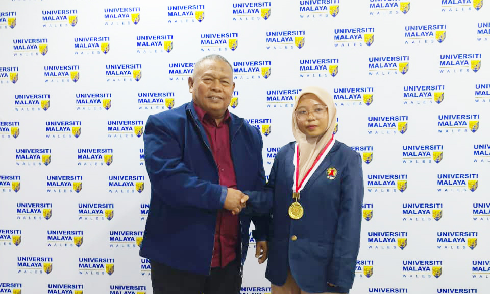 Tiga Mahasiswi FEB UNIRA Sabet Penghargaan Inovasi Bisnis di Malaysia