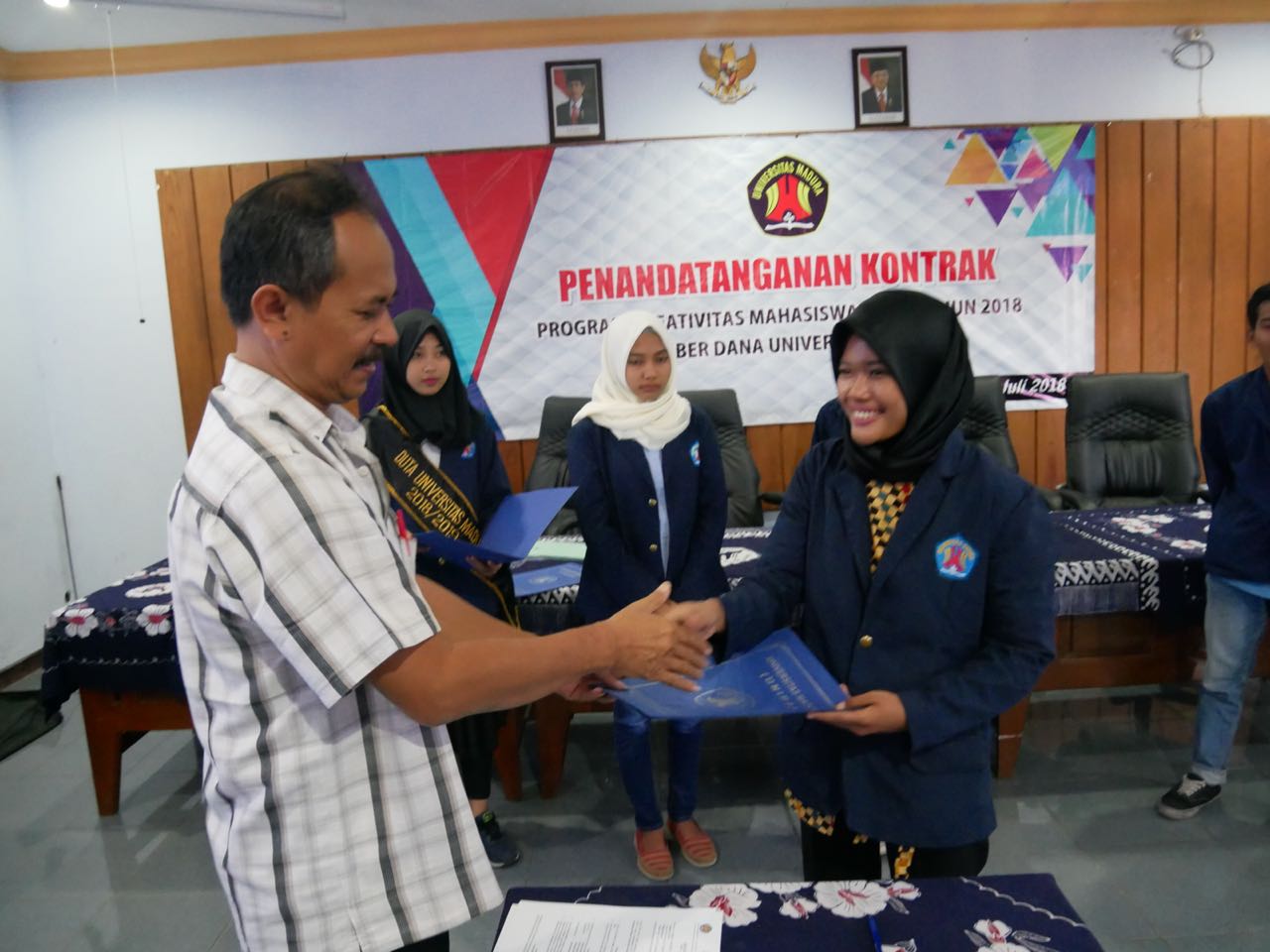 Mahasiswa Peserta PKM Tandatangani Kontrak Penelitian