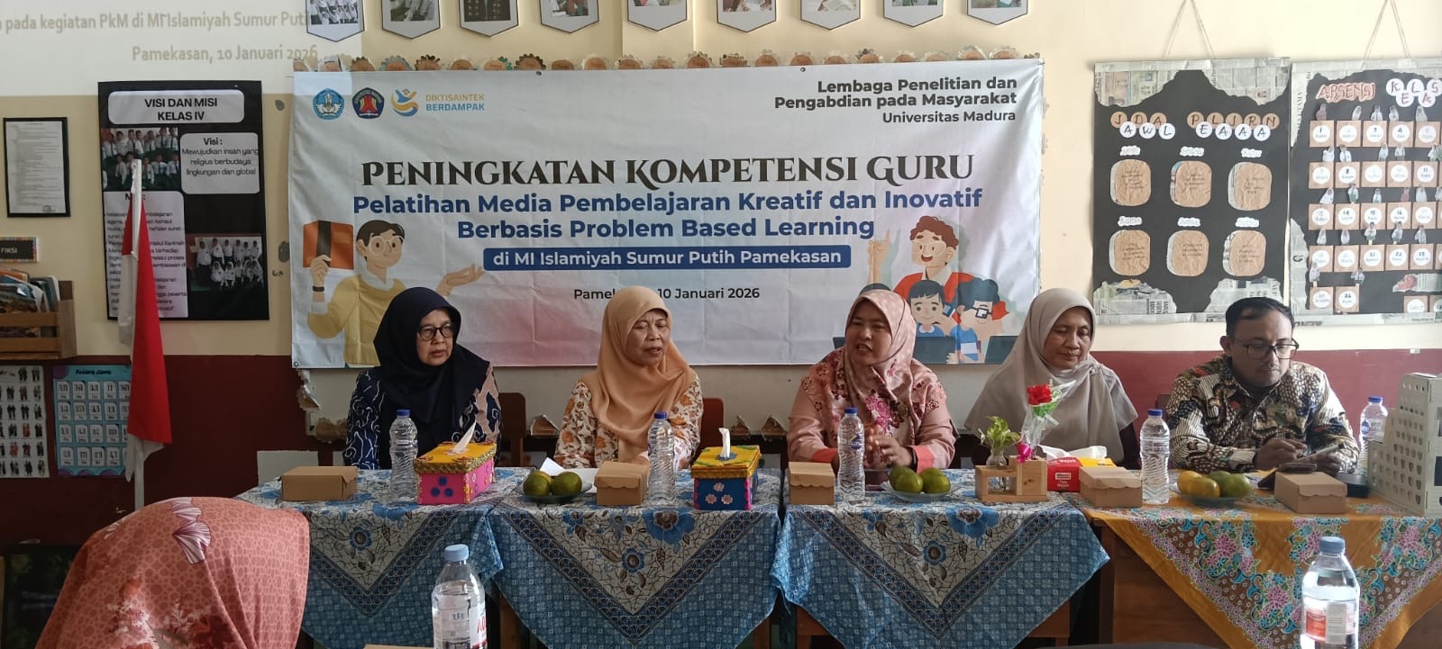 FKIP Universitas Madura Gelar Pelatihan Media Pembelajaran Kreatif Berbasis Problem Based Learning di MI Islamiyah Sumur Putih