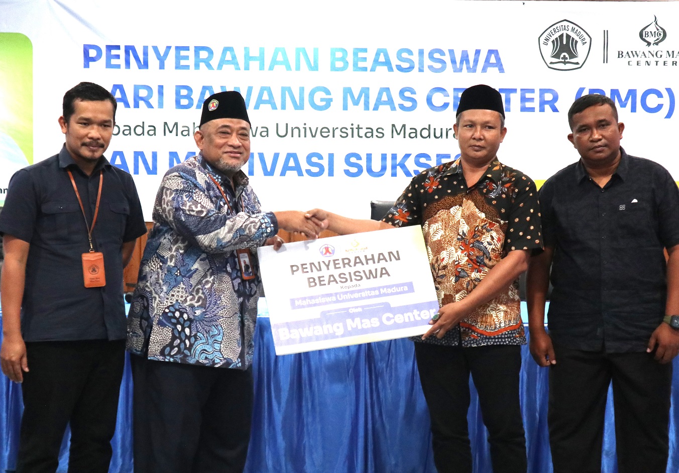 Penyerahan Beasiswa BMC kepada Mahasiswa Universitas Madura