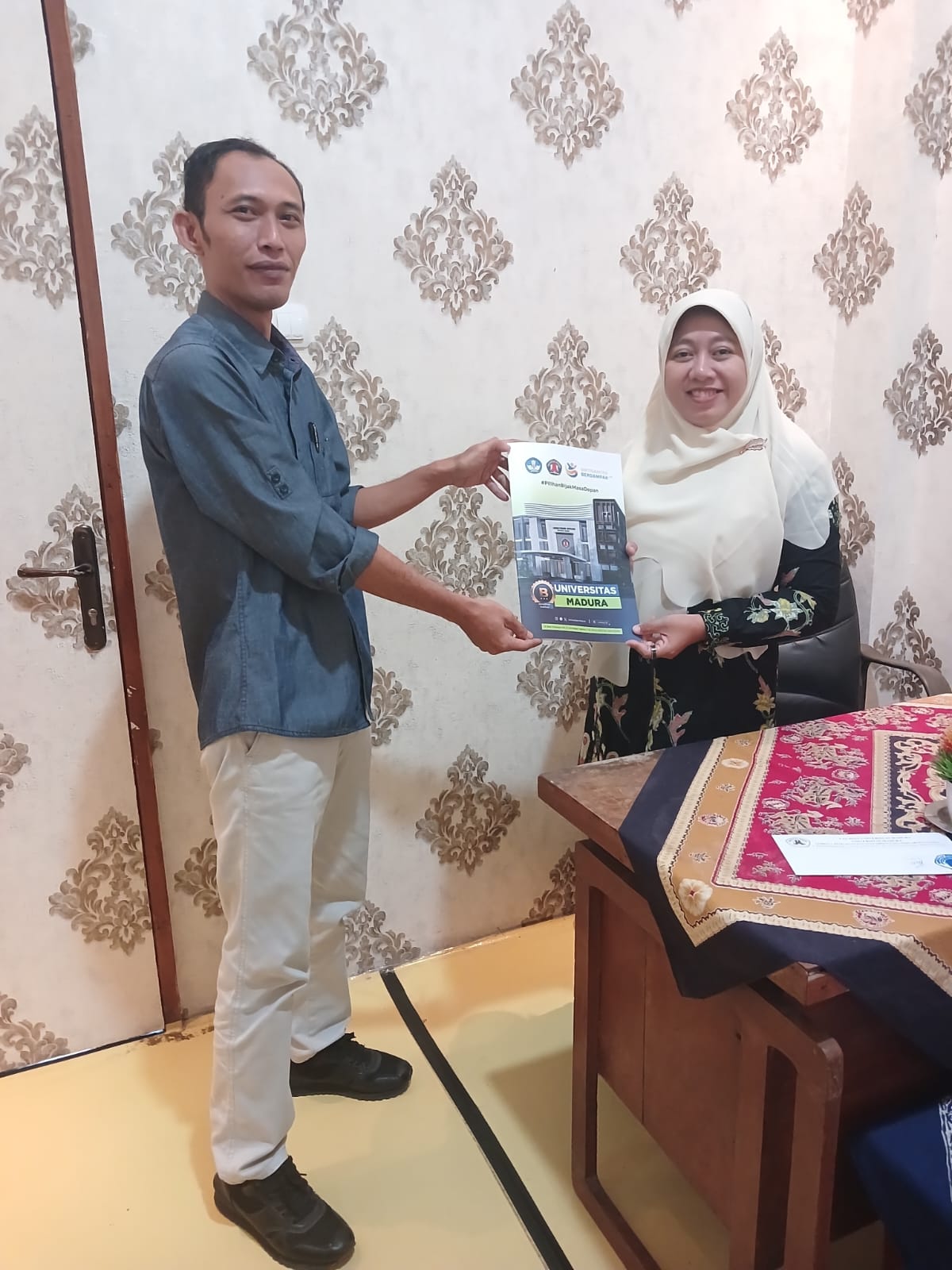 Peneliti Serahkan Draft Laporan Akhir dan Policy Brief Penelitian Food Colony kepada Dinas UMKM Pamekasan