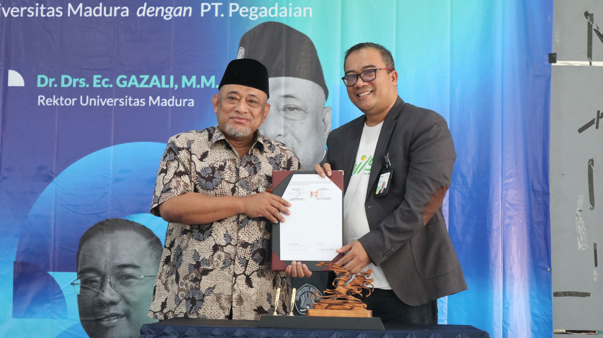Deputi Bisnis Area Madura PT Pegadaian, H. Anwar Hidayat, SE.,M.M.  yang Juga Alumni UNIRA, Teken Kerja Sama dengan Universitas Madura