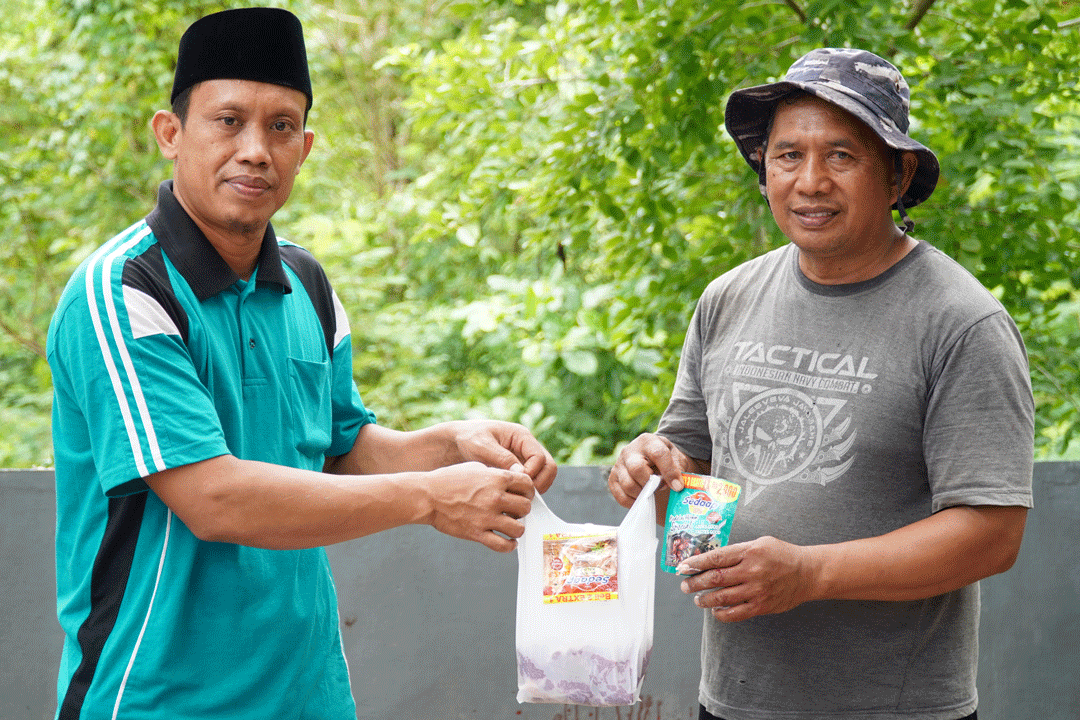 Wujudkan Karakter TEDUH, Universitas Madura Gelar Kurban dan Salurkan Daging untuk Masyarakat